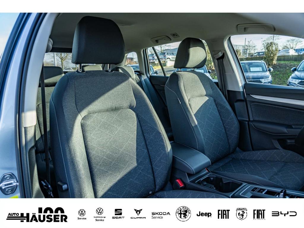Volkswagen Golf 2023 г. Серебристый, пробег 43327 км