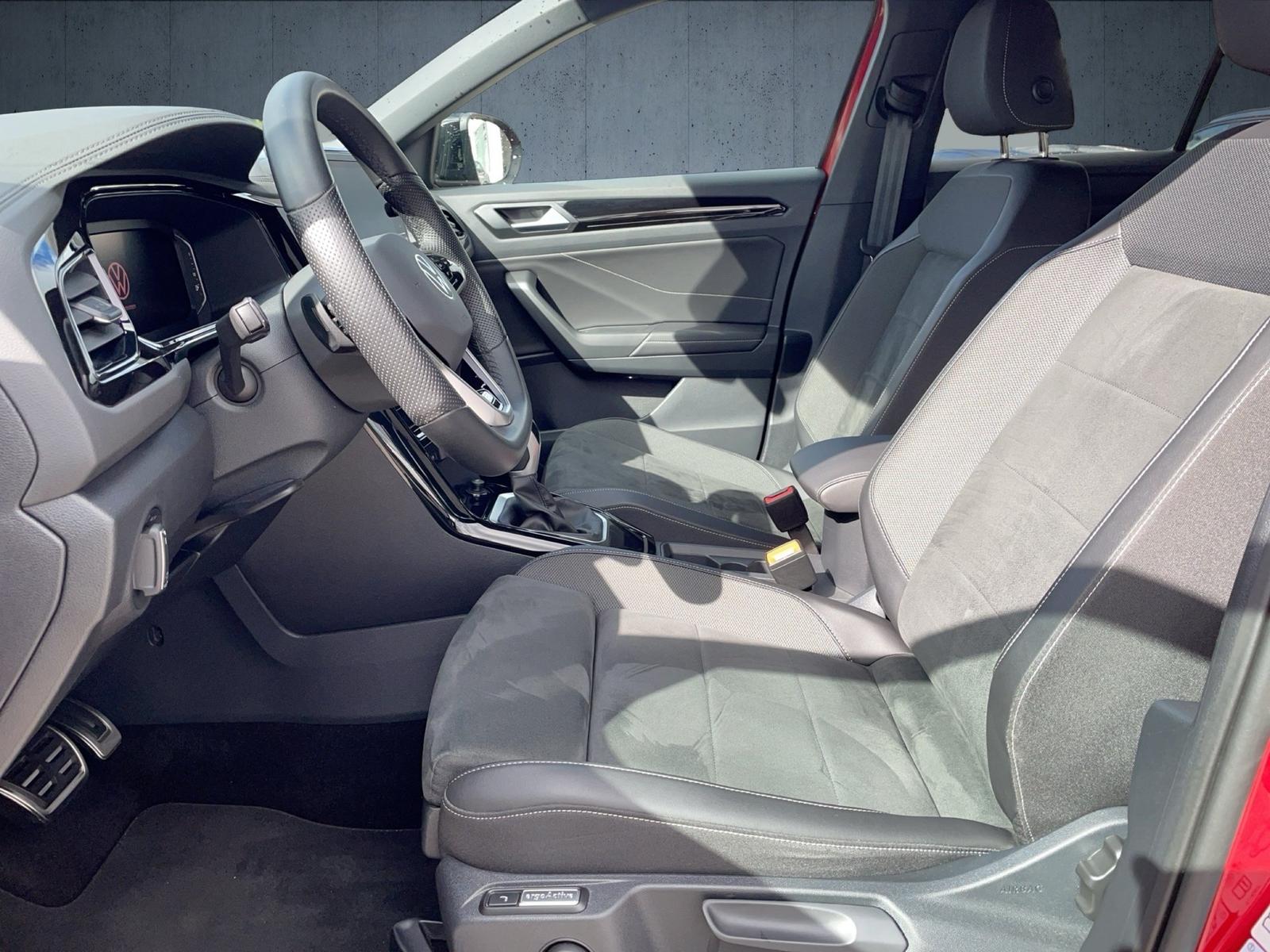 Volkswagen T-Roc 2023 г. Красный, пробег 33360 км
