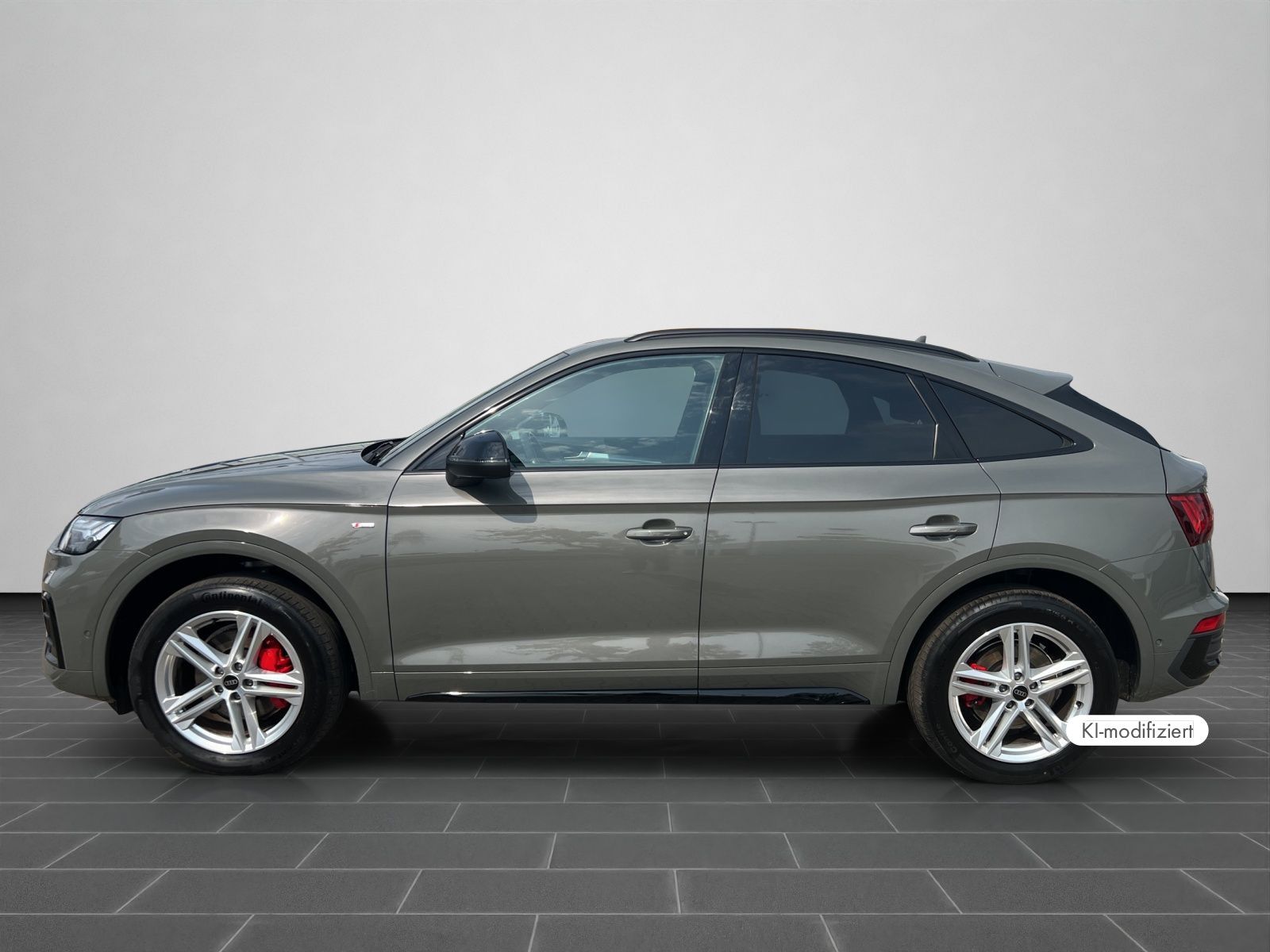 Audi Q5 2023 г. Серый, пробег 31750 км