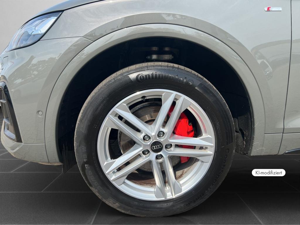 Audi Q5 2023 г. Серый, пробег 31750 км
