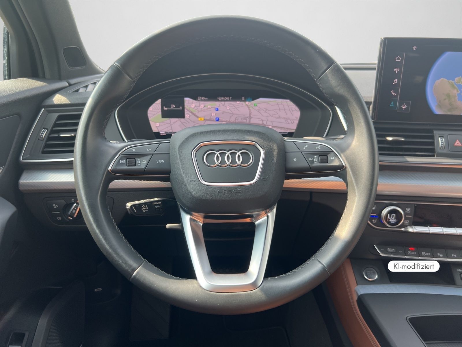 Audi Q5 2023 г. Серый, пробег 31750 км