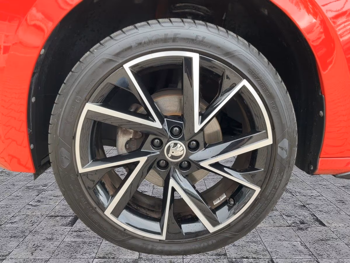 Skoda Kamiq 2021 г. Красный, пробег 29997 км