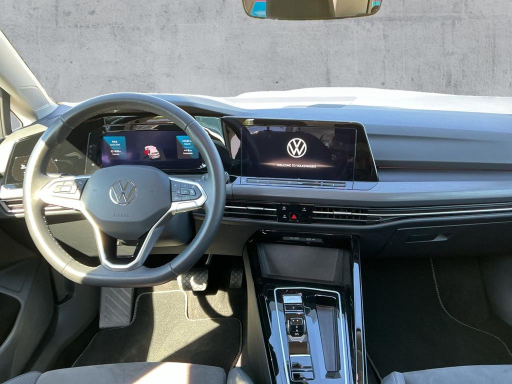 Volkswagen Golf 2024 г. Серый, пробег 21221 км