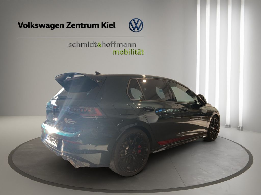Volkswagen Golf 2026 г. Чёрный, пробег 17000 км