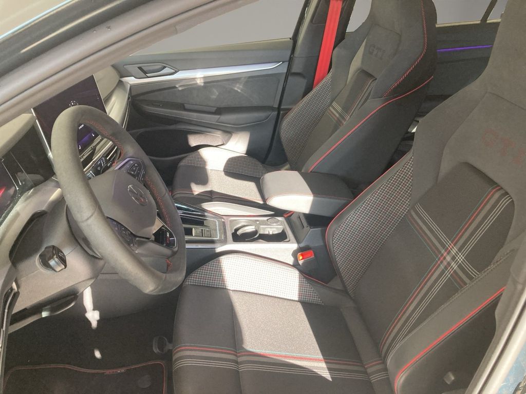 Volkswagen Golf 2026 г. Чёрный, пробег 17000 км