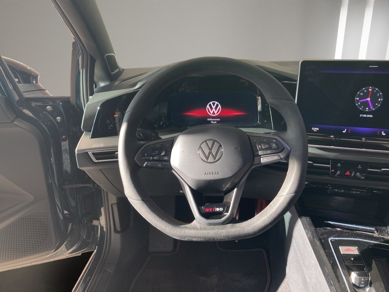 Volkswagen Golf 2026 г. Чёрный, пробег 17000 км