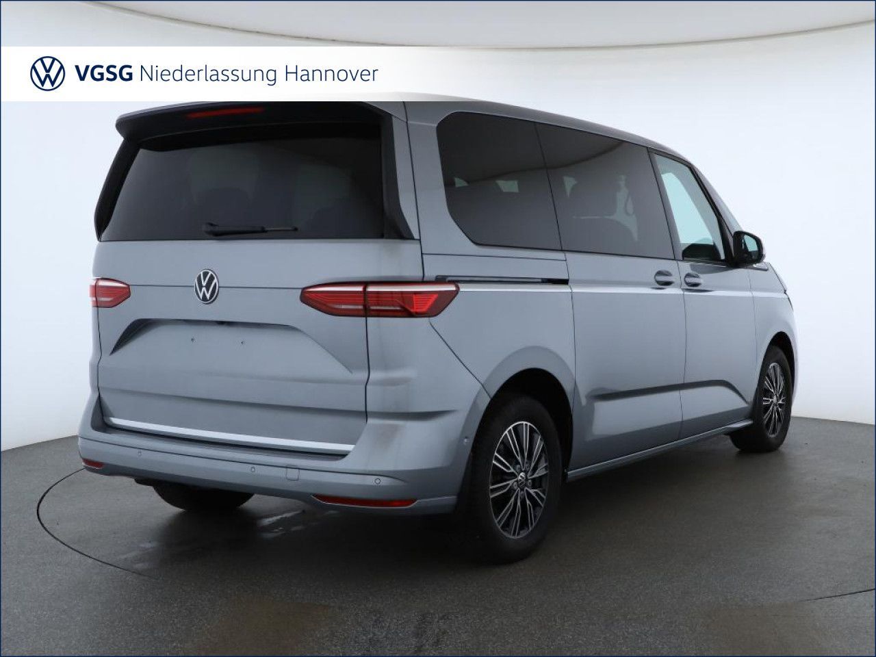 Volkswagen T7 MULTIVAN 2026 г. Серебристый, пробег 11238 км