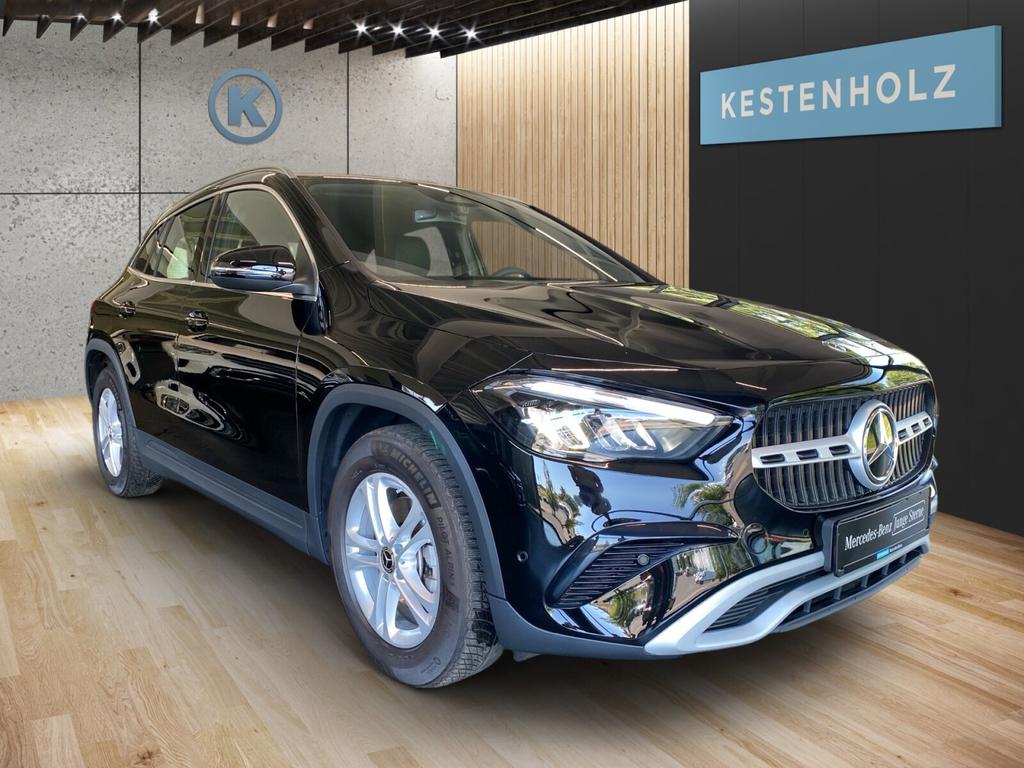 Mercedes-Benz GLA 200 2024 г. Чёрный, пробег 15443 км
