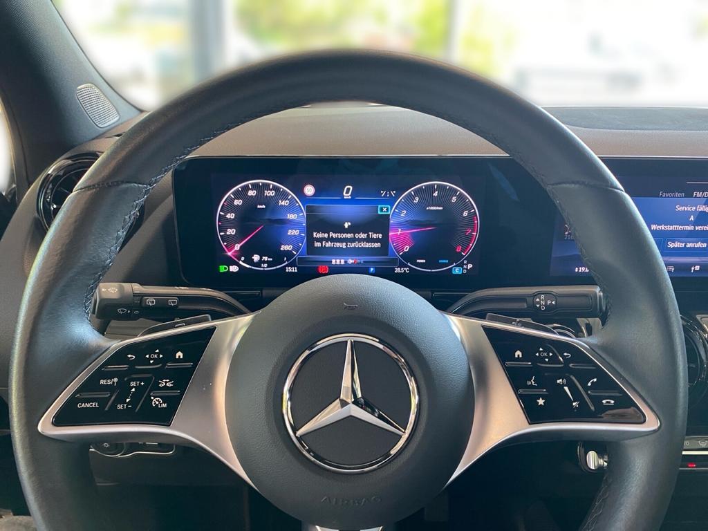 Mercedes-Benz GLA 200 2024 г. Чёрный, пробег 15443 км