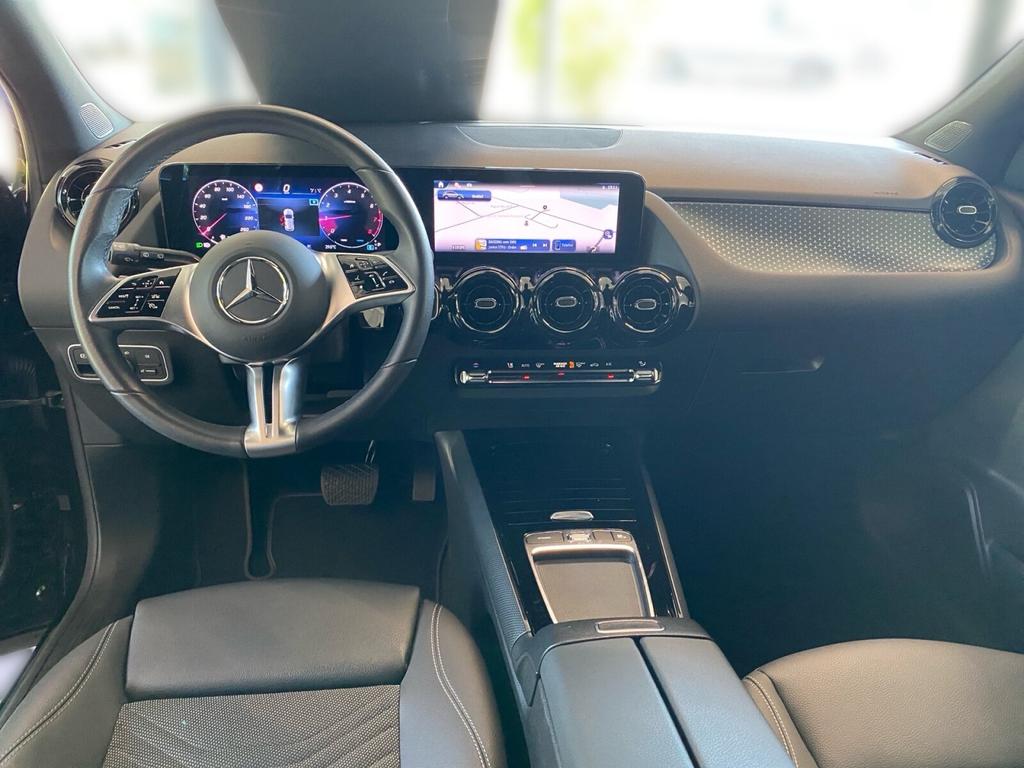 Mercedes-Benz GLA 200 2024 г. Чёрный, пробег 15443 км