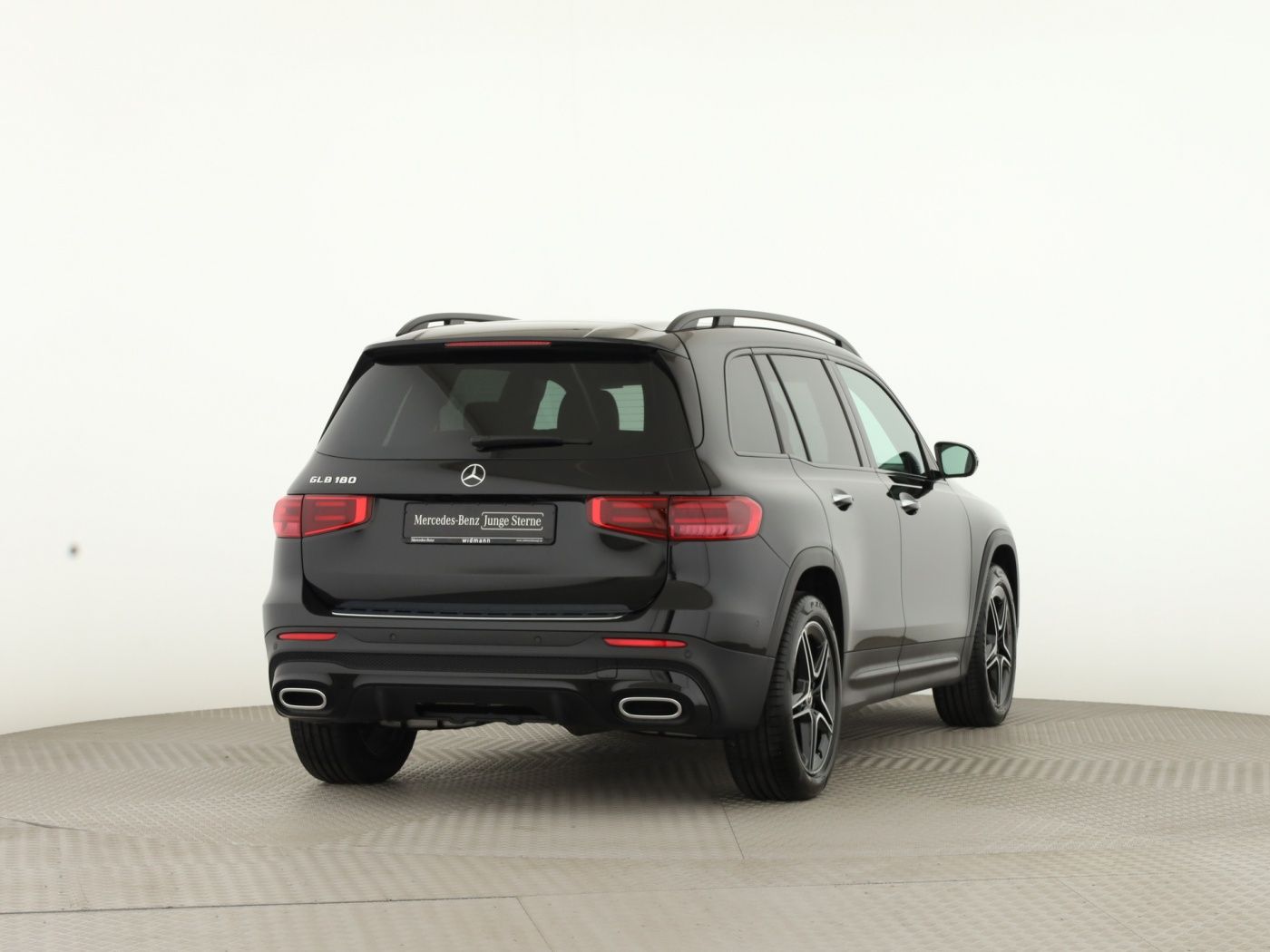 Mercedes-Benz GLB 180 2025 г. Чёрный, пробег 4367 км