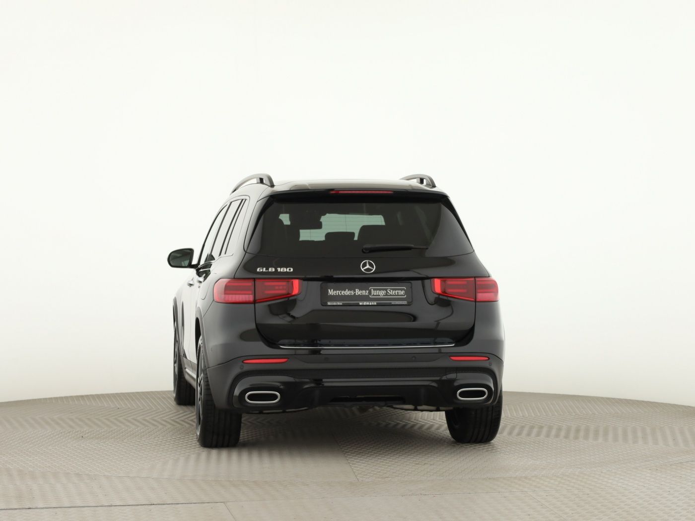 Mercedes-Benz GLB 180 2025 г. Чёрный, пробег 4367 км