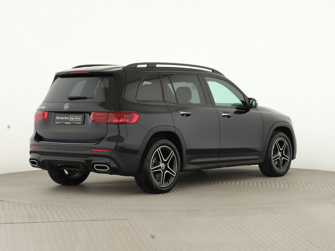 Mercedes-Benz GLB 180 2025 г. Чёрный, пробег 4367 км