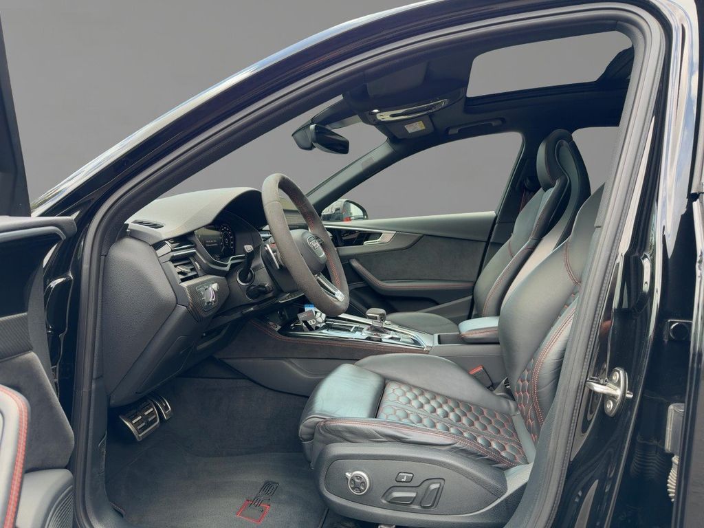 Audi RS4 2023 г. Чёрный, пробег 53335 км