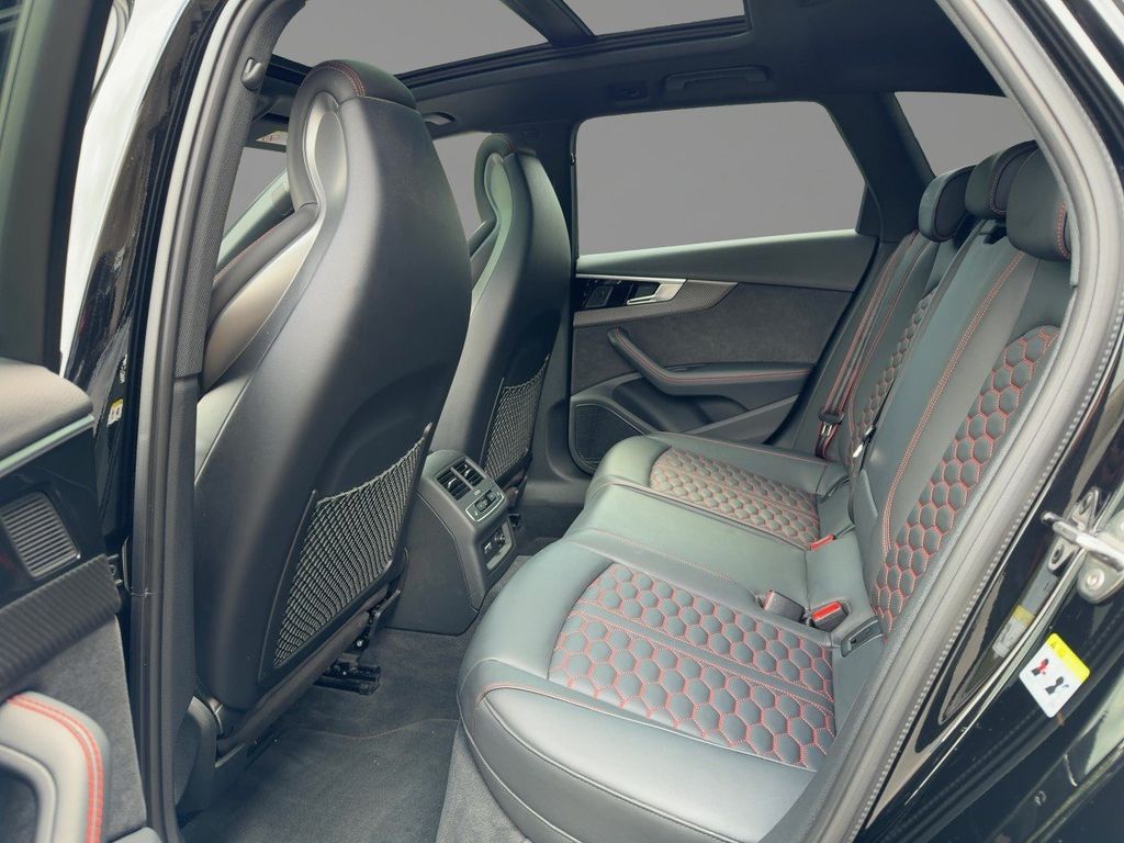 Audi RS4 2023 г. Чёрный, пробег 53335 км
