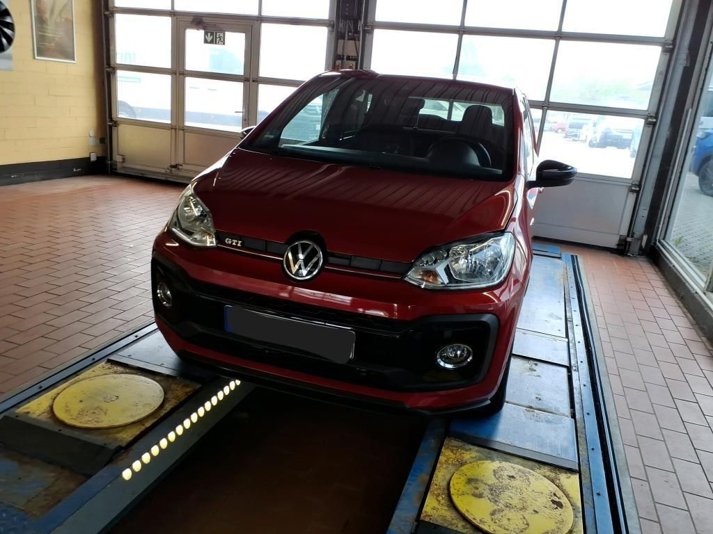 Volkswagen up! 2022 г. Красный, пробег 24819 км