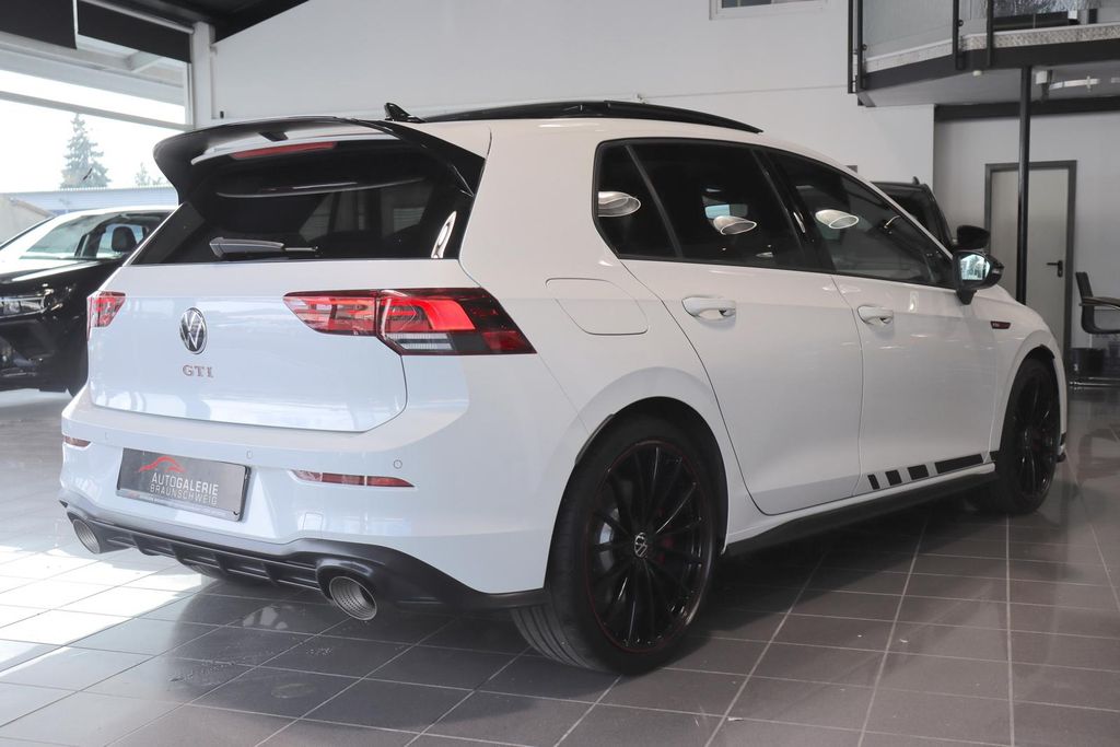 Volkswagen Golf 2022 г. Белый, пробег 50000 км
