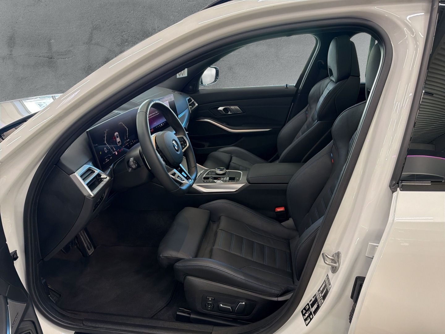 BMW 330 2025 г. Белый, пробег 13452 км