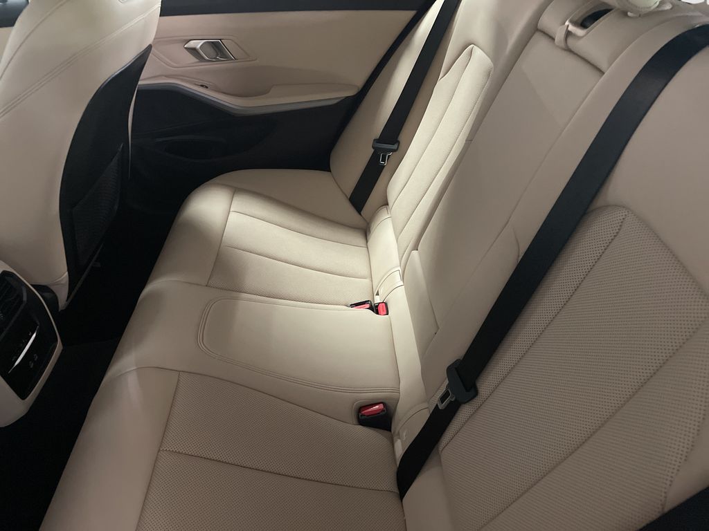 BMW 320 2023 г. Чёрный, пробег 49753 км