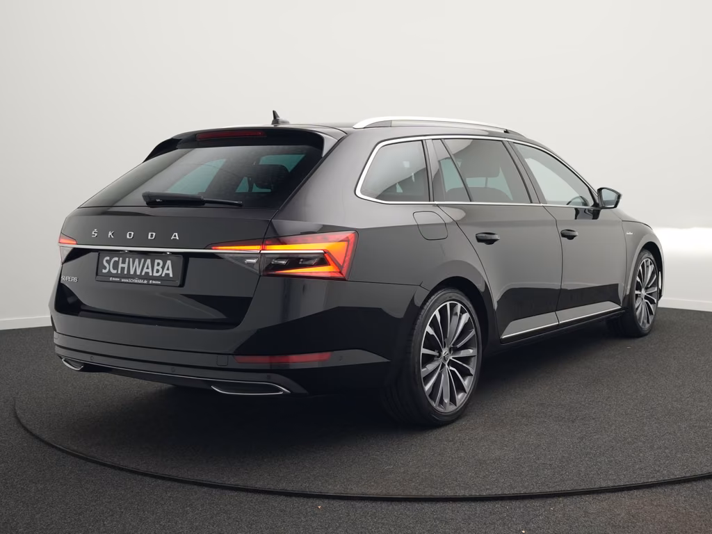 Skoda Superb 2023 г. Чёрный, пробег 48000 км