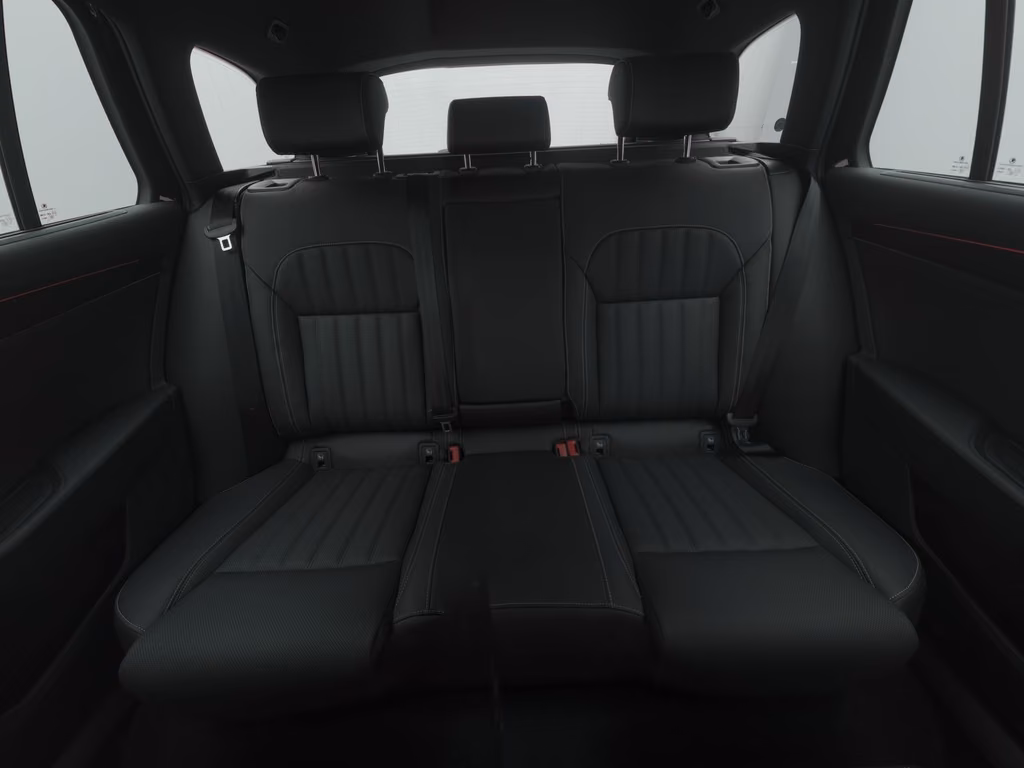 Skoda Superb 2023 г. Чёрный, пробег 48000 км