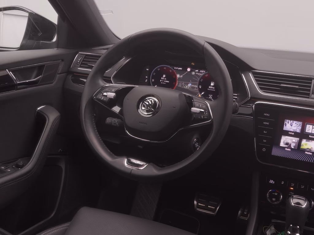 Skoda Superb 2023 г. Чёрный, пробег 48000 км