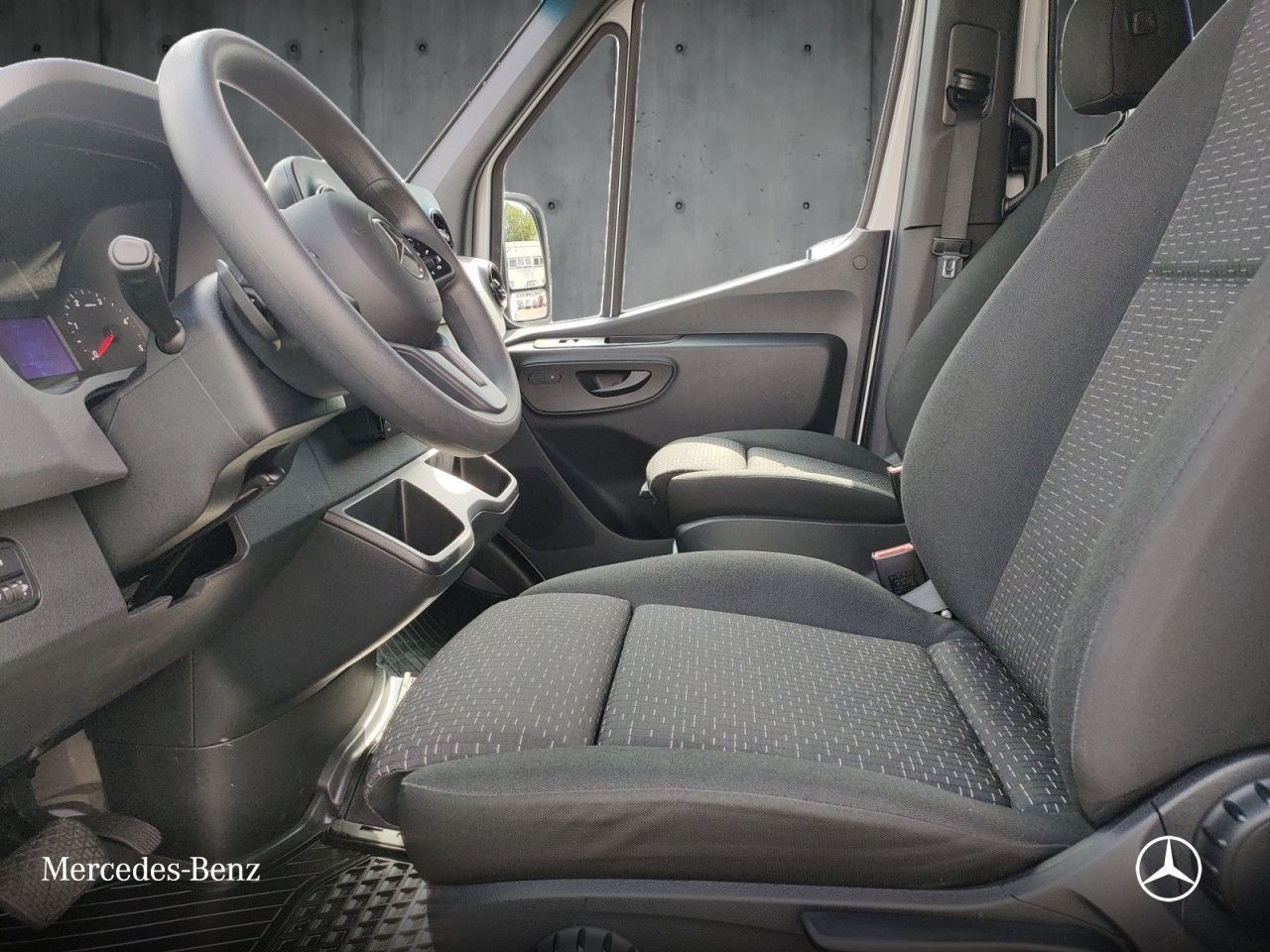 Mercedes-Benz SPRINTER 2023 г. Белый, пробег 30248 км