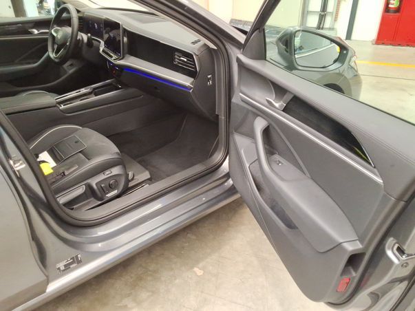 Volkswagen PASSAT VARIANT 2025 г. Серый, пробег 17836 км