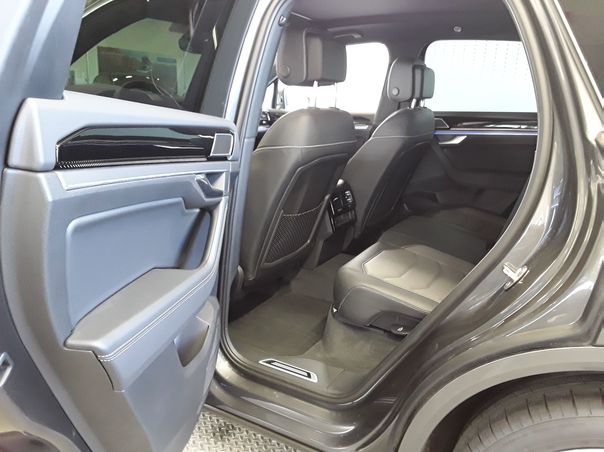 Volkswagen Touareg 2025 г. Серый, пробег 9800 км