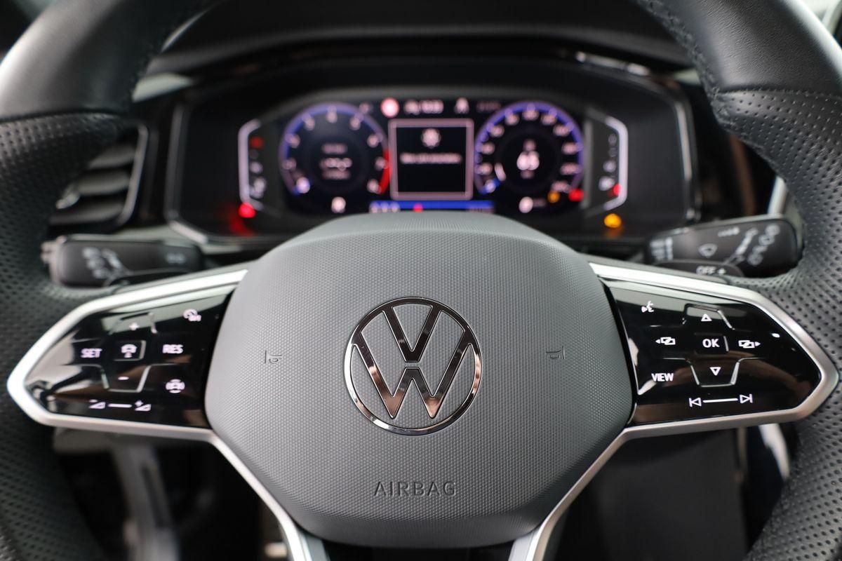 Volkswagen T-Roc 2023 г. Чёрный, пробег 53200 км