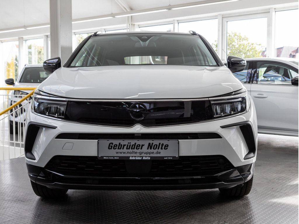 Opel GRANDLAND (X) 2022 г. Белый, пробег 28972 км