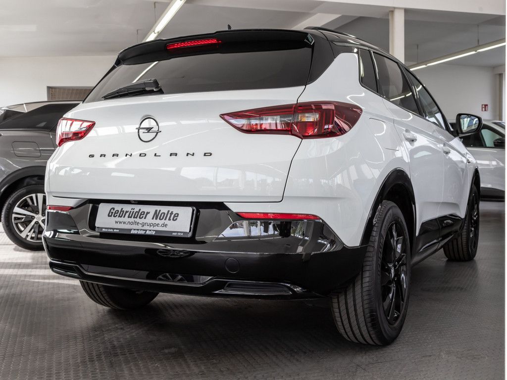 Opel GRANDLAND (X) 2022 г. Белый, пробег 28972 км
