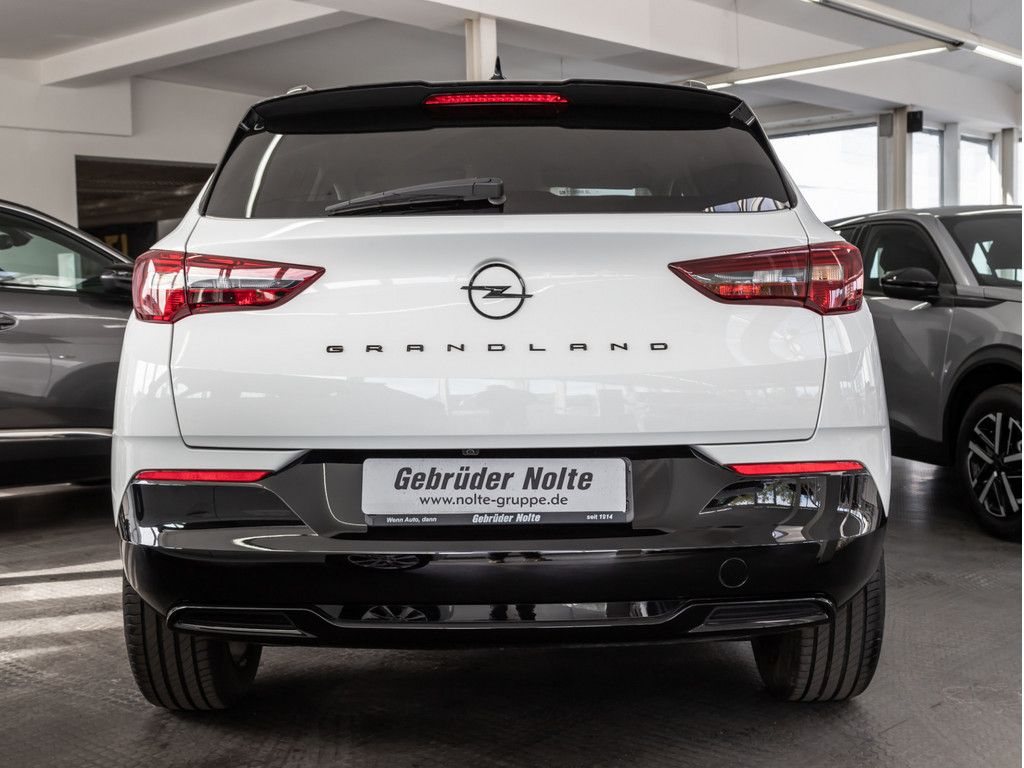 Opel GRANDLAND (X) 2022 г. Белый, пробег 28972 км