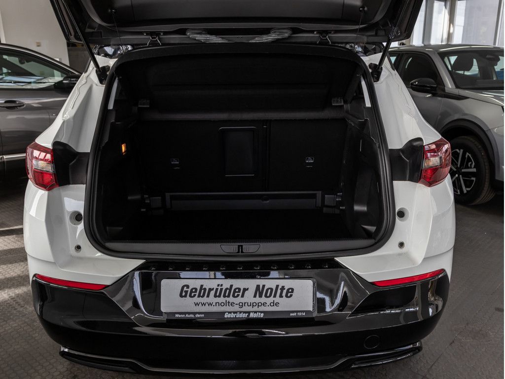 Opel GRANDLAND (X) 2022 г. Белый, пробег 28972 км