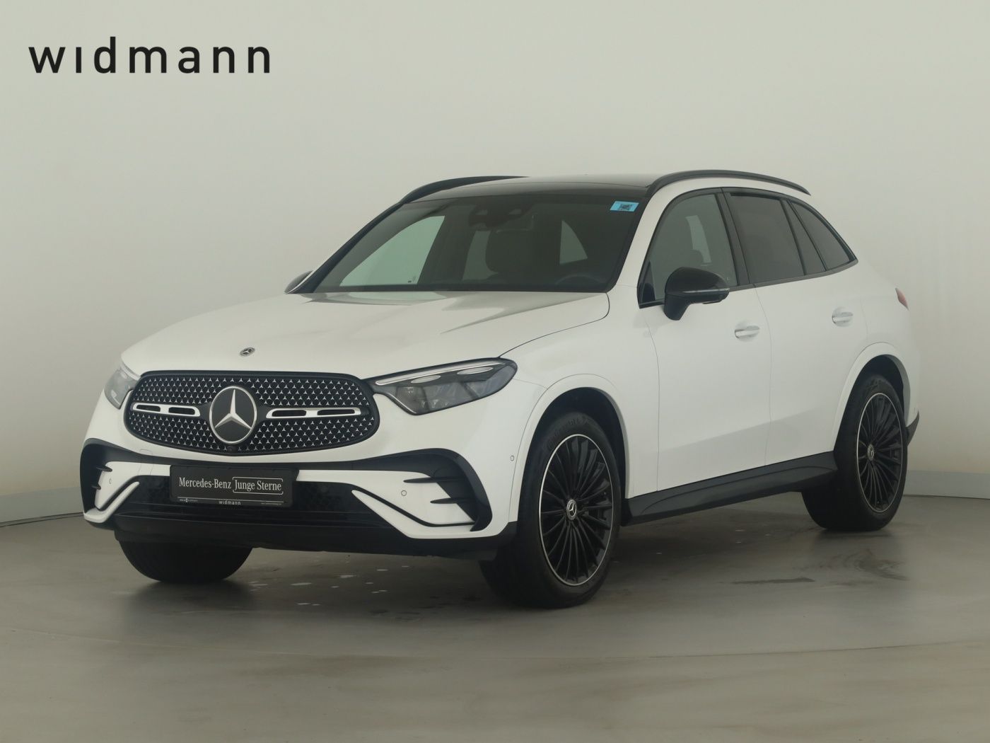 Mercedes-Benz GLC 300 2023 г. Белый, пробег 27769 км