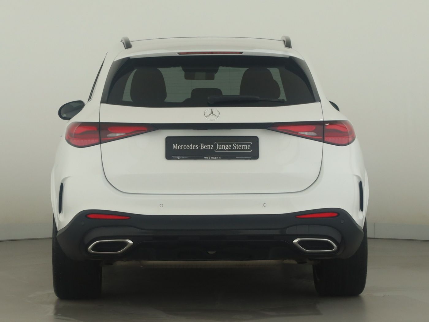 Mercedes-Benz GLC 300 2023 г. Белый, пробег 27769 км