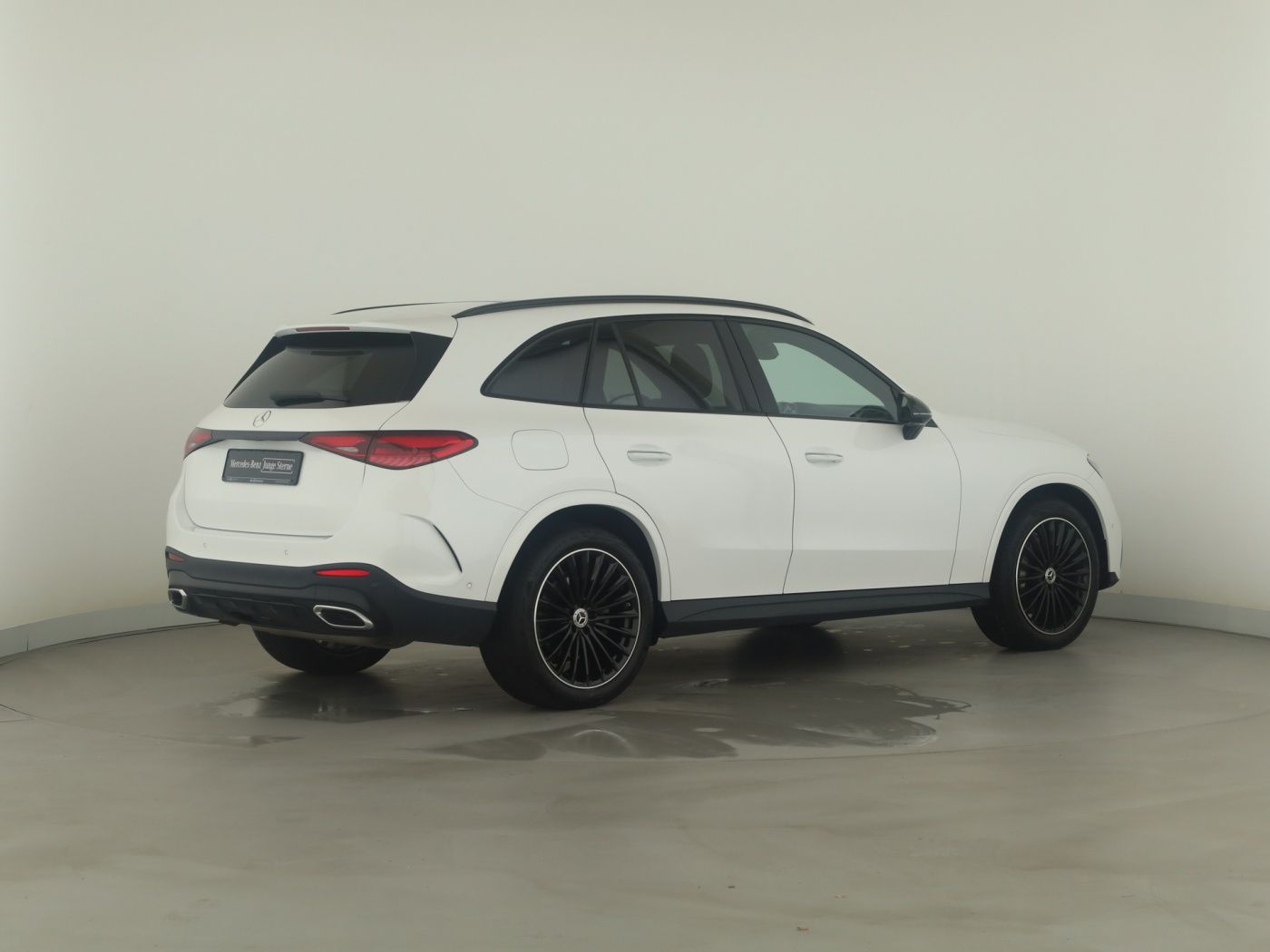 Mercedes-Benz GLC 300 2023 г. Белый, пробег 27769 км