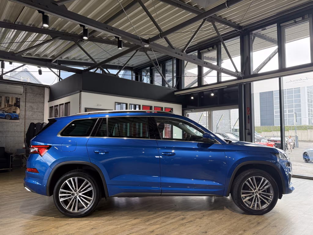 Skoda Kodiaq 2023 г. Синий, пробег 60000 км