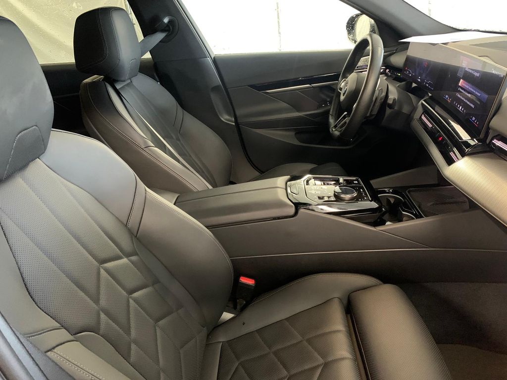 BMW 520 2024 г. Синий, пробег 58100 км