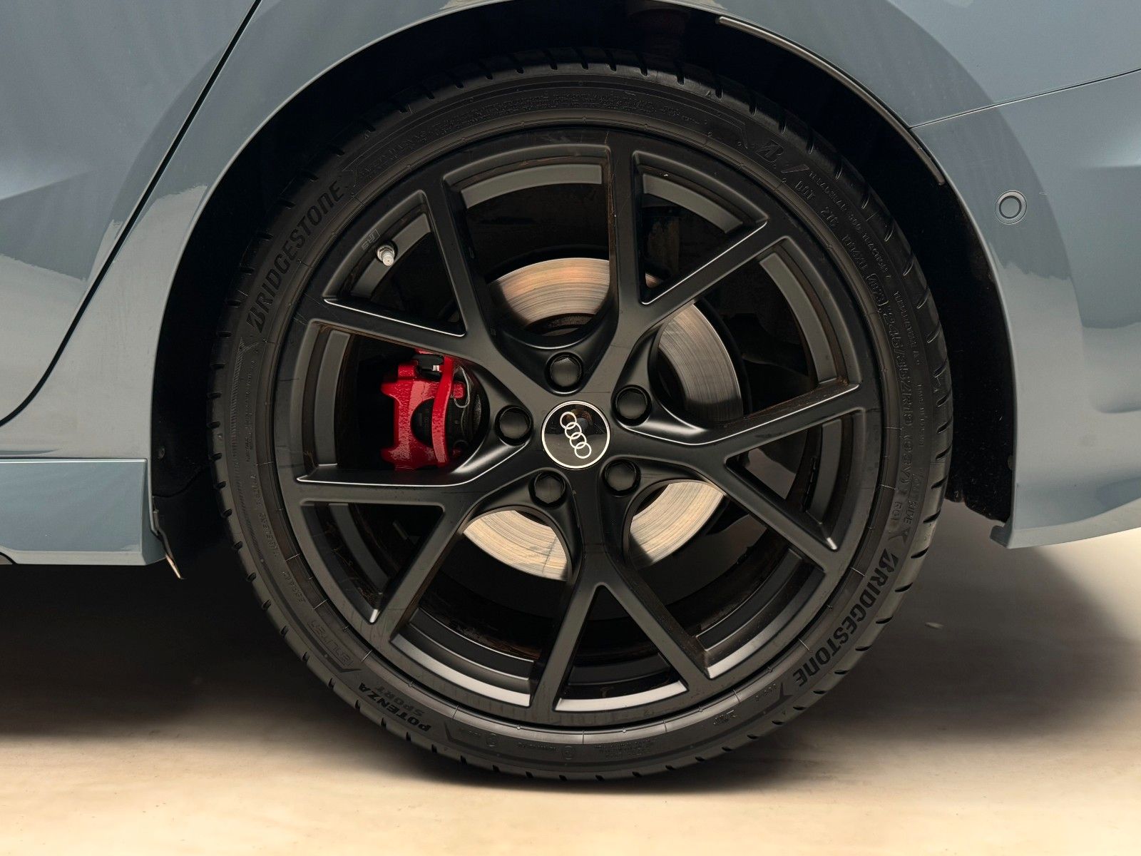 Audi RS3 2024 г. Серый, пробег 35617 км
