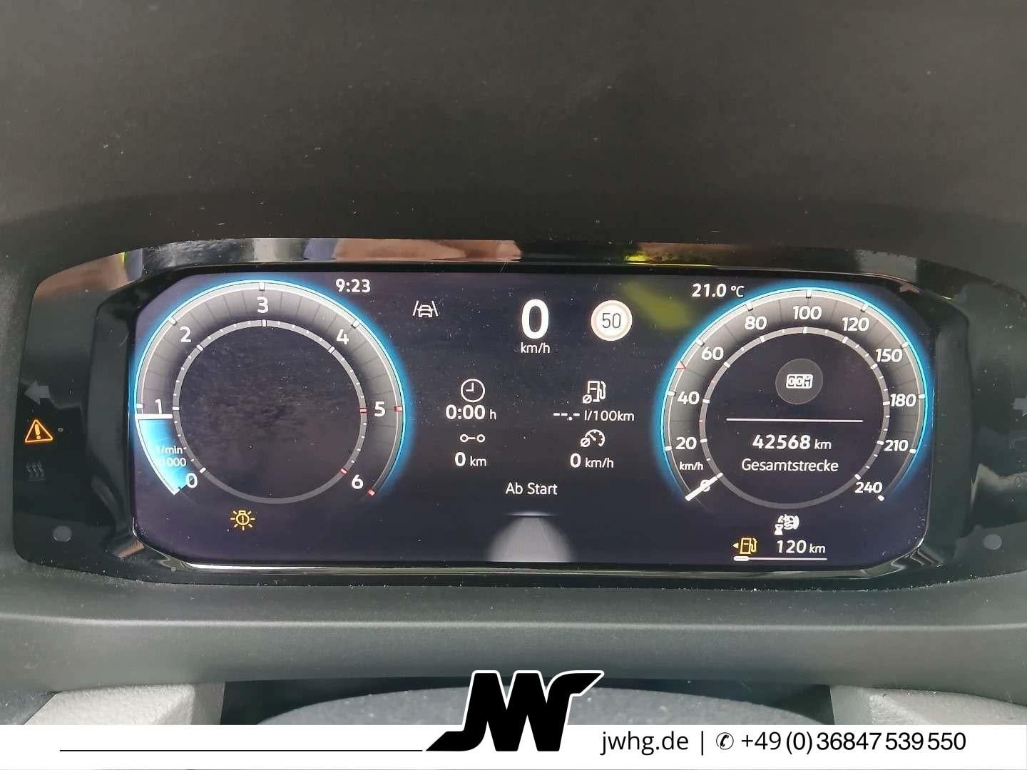 Volkswagen CRAFTER 2024 г. Белый, пробег 42600 км