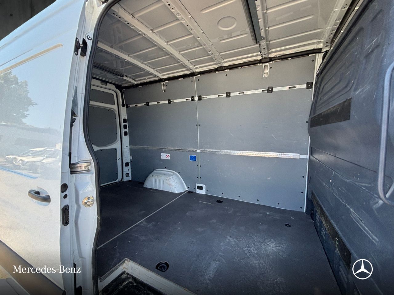 Mercedes-Benz SPRINTER 2022 г. Белый, пробег 50826 км