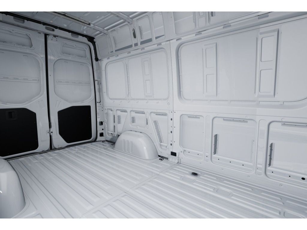 Mercedes-Benz SPRINTER 2025 г. Белый, пробег 32000 км