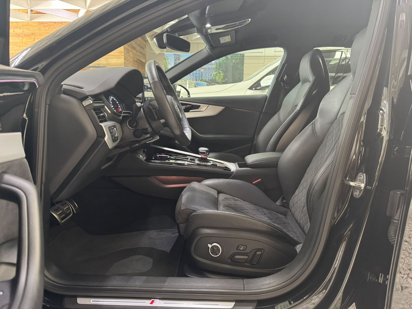Audi A4 2023 г. Чёрный, пробег 57900 км