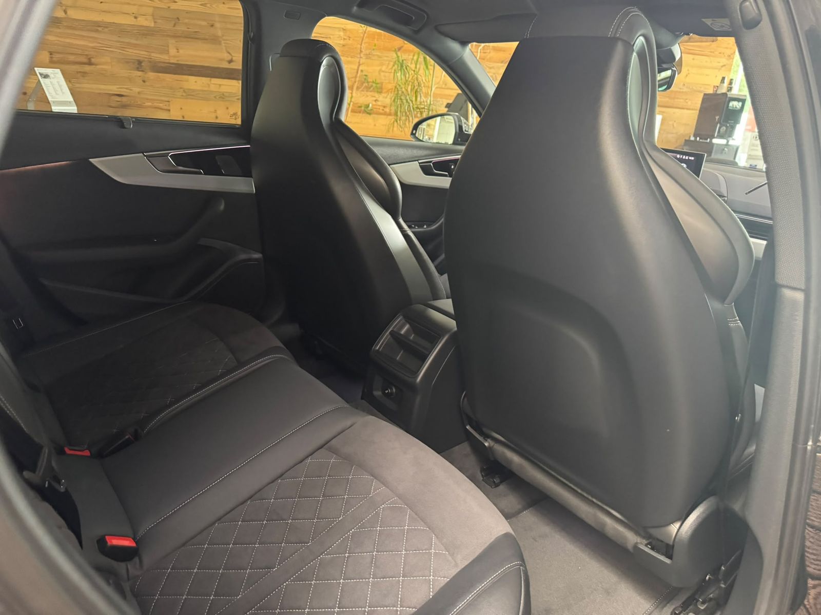 Audi A4 2023 г. Чёрный, пробег 57900 км