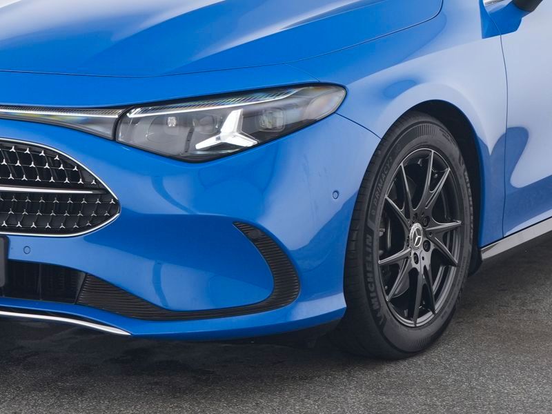 Mercedes-Benz CLA 200 2026 г. Синий, пробег 13401 км