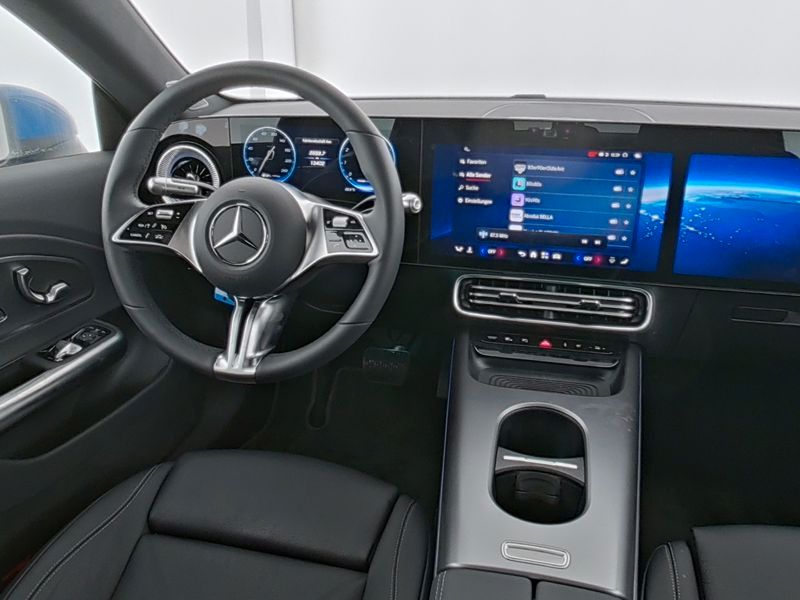 Mercedes-Benz CLA 200 2026 г. Синий, пробег 13401 км