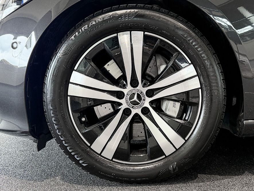 Mercedes-Benz C 300 2023 г. Серый, пробег 58400 км
