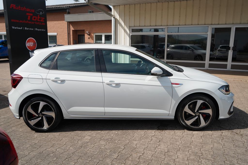 Volkswagen Polo 2023 г. Белый, пробег 22284 км