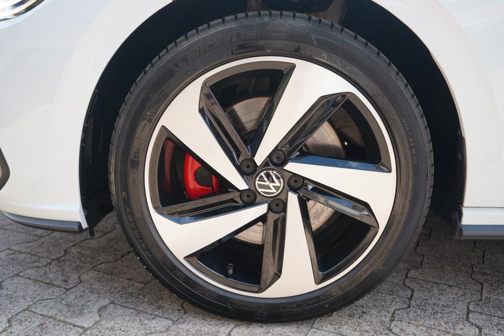 Volkswagen Polo 2023 г. Белый, пробег 22284 км